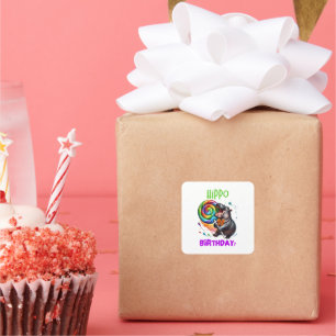 Hippo Birthday fröhlich, farbenfroh Candy Swirl Quadratischer Aufkleber
