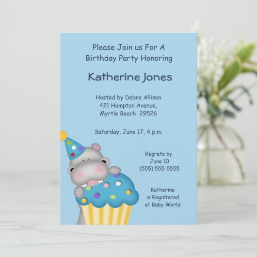 Hippo Cupcake zum Geburtstag Einladung (Stehend Vorderseite)
