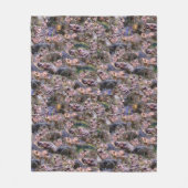 **"Hippo Haven: Eine spielerische Collage der Ries Fleecedecke (Vorderseite)