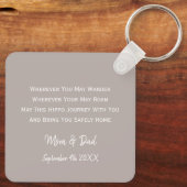 Hippo Keepake für die Reise | Personalisiert Verse Schlüsselanhänger (Rückseite)