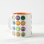 Hippy-Peace-Schild 60er-Farbmuster Zweifarbige Tasse (Vorderseite Links)