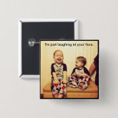 Hipster-Baby denkt, dass Sie "lustig" sind. Button (Vorne & Hinten)