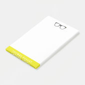 Hipster-Brille und Neon-Gelb Post-it Klebezettel (angewinkelt)