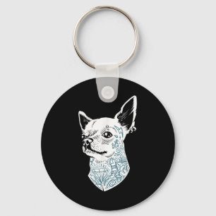 Hipster Chihuahua Hund mit alten Schultattos und Schlüsselanhänger