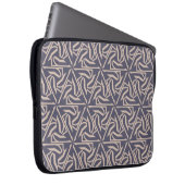Hipster Muster mit polygonalen Elementen. Dreiecke Laptopschutzhülle (Vorne Rechts)