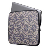 Hipster Muster mit polygonalen Elementen. Dreiecke Laptopschutzhülle (Vorderseite Links)