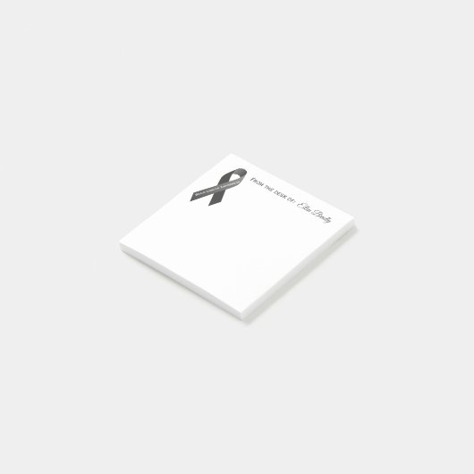 Hirntumor-Bewusstsein - vom Schreibtisch der Post-it Klebezettel (angewinkelt)