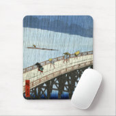 Hiroshige Plötzliche Dusche über Shin-Ōhashi Bridg Mousepad (Mit Mouse)