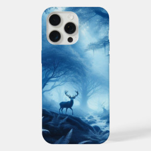 Hirsch im dunklen Wald mit blauem Dunst iPhone 15 Pro Max Hülle