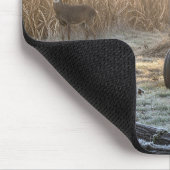 Hirsch mit grünem Vintage-Traktor  Mousepad (Ecke)