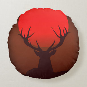 Hirsch-Silhouette mit feurigem roten Sonnenunterga Rundes Kissen