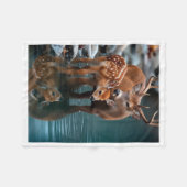 Hirsch und Kitz am Wasserbett Fleecedecke (Vorderseite (Horizontal))