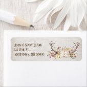 Hirschantler und Blumenstrauß (Insitu)