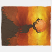 Hirschbuck auf dem Berg mit Sonnenuntergang Fleecedecke (Vorderseite (Horizontal))