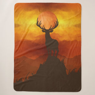 Hirschbuck auf dem Berg mit Sonnenuntergang Sherpadecke
