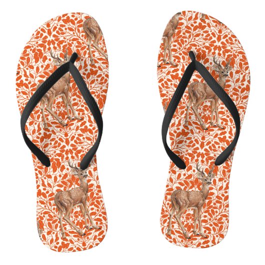 Hirsche auf dekorativen Eichenfeuermustern in dunk Badesandalen (Fußbett)