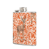 Hirsche auf dekorativen Eichenfeuermustern in dunk Flachmann (Links)