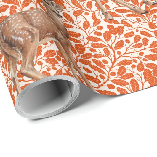 Hirsche auf dekorativen Eichenfeuermustern in dunk Geschenkpapier (Rolleneckpunkt)