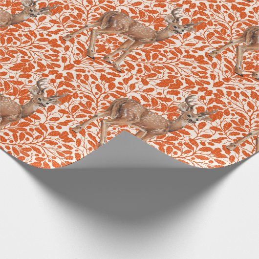 Hirsche auf dekorativen Eichenfeuermustern in dunk Geschenkpapier (Ecke)