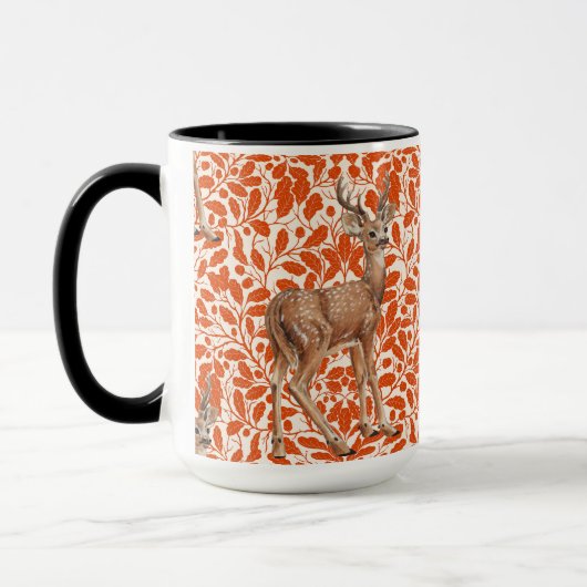 Hirsche auf dekorativen Eichenfeuermustern in dunk Tasse (Links)