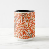 Hirsche auf dekorativen Eichenfeuermustern in dunk Tasse (Zentrum)