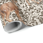 Hirsche auf dekorativen Eichenstaubmustern in brau Geschenkpapier (Rolleneckpunkt)