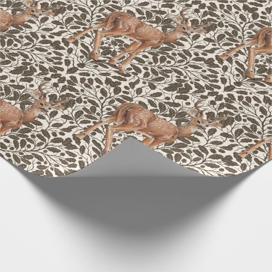 Hirsche auf dekorativen Eichenstaubmustern in brau Geschenkpapier (Ecke)