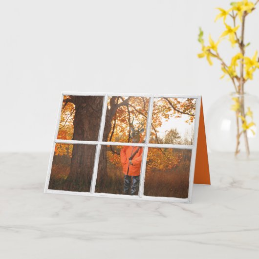 Hirsche, die als Jäger in Fenster und Wäldern verk Karte (Gelbe Blume)