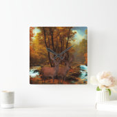 Hirsche durch einen Waldbrand Quadratische Wanduhr (Zuhause)