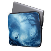 Hirsche im Dunklen Wald der blauen Haze Laptopschutzhülle (Vorderseite Links)
