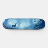 Hirsche im Dunklen Wald der blauen Haze Skateboard (Horizontal)