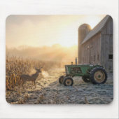 Hirsche im Morgennebel mit Landwirtschlepper Mousepad (Vorne)