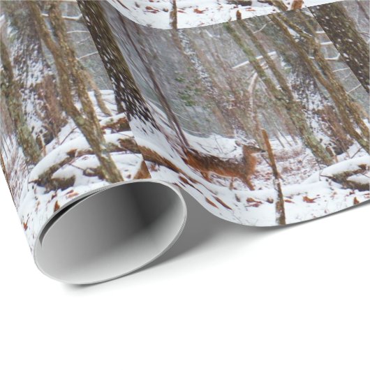 Hirsche im Schnee fallen Geschenkpapier (Rolleneckpunkt)