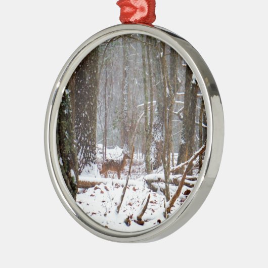 Hirsche im Schnee fallen Silbernes Ornament (Links)