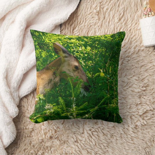 Hirsche im Wald. Kissen (Decke)