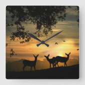 Hirsche im Wald Quadratische Wanduhr (Vorderseite)