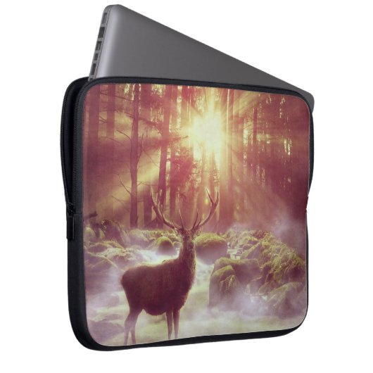 Hirsche in Misty Woods bei Sunset Nature Artwork Laptopschutzhülle (Vorne Rechts)