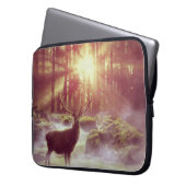 Hirsche in Misty Woods bei Sunset Nature Artwork Laptopschutzhülle (Vorderseite Links)