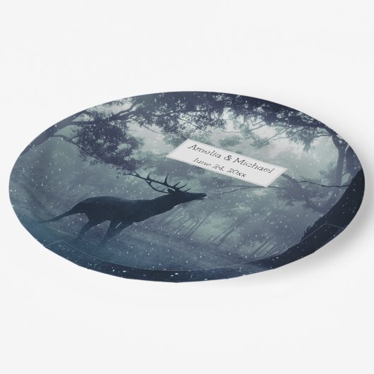 Hirsche mit Antlern im Schattenwald - Hochzeit Pappteller (Schrägansicht)