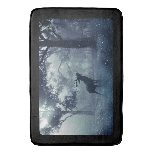 Hirsche mit Antlern in einem Schattenwald Badematte (Vorderseite Vertikal)