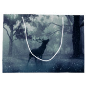 Hirsche mit Antlern in einem Schattenwald Große Geschenktüte (Rückseite)