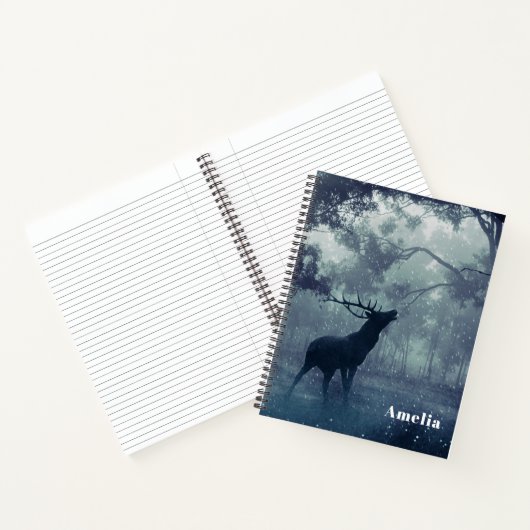 Hirsche mit Antlern in einem Schattenwald Notizblock (Innenseite)