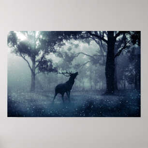 Hirsche mit Antlern in einem Schattenwald Poster