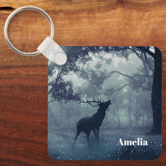 Hirsche mit Antlern in einem Schattenwald Schlüsselanhänger (Vorderseite)