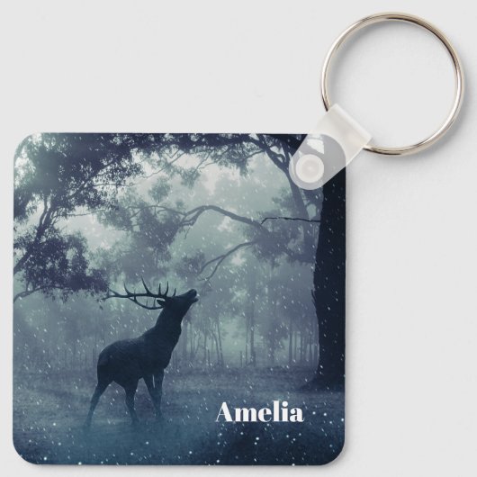Hirsche mit Antlern in einem Schattenwald Schlüsselanhänger (Rückseite)