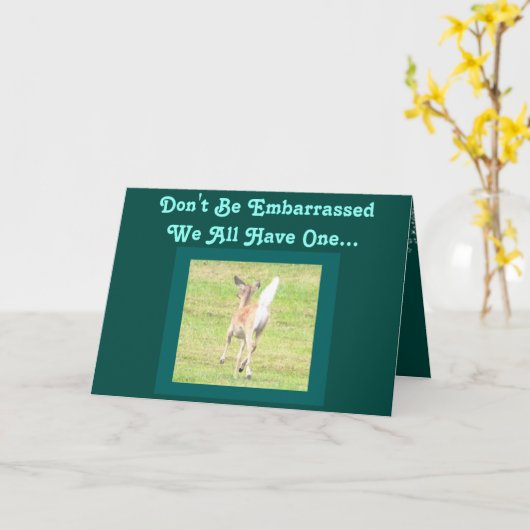 Hirsche, mit erhöhtem Schwanz, auf sonniger Geburt Karte (Gelbe Blume)