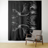 Hirsche mit Geweihen, die von Feld und Baum gerahm Wandteppich (Beispiel)