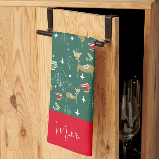Hirsche mit Weihnachtsbäumen und Schneeflocken Geschirrtuch (Drittel gefaltet)