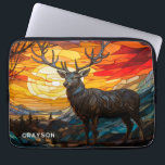 Hirsche Sonnenuntergang Waldland Gebirge Personali Laptopschutzhülle<br><div class="desc">Der Personalisierte Name "Computer Laptop Sleeve Case" ist ein Hirsch bei Sonnenuntergang mit Bäumen und Bergen im Hintergrund in einem Buntglaseffekt und in der modernen Schrift Typografie mit Ihrem Namen personalisiert. Perfekt als Geschenk für Familie und Freunde zum Geburtstag, Weihnachten, Feiertagen, Vatertag, Bruder, Ehemann, Partner, beste Freunde, Kollegen und mehr....</div>