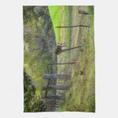 Hirsche und Eichhörnchen painterly Geschirrtuch (Vertikal)